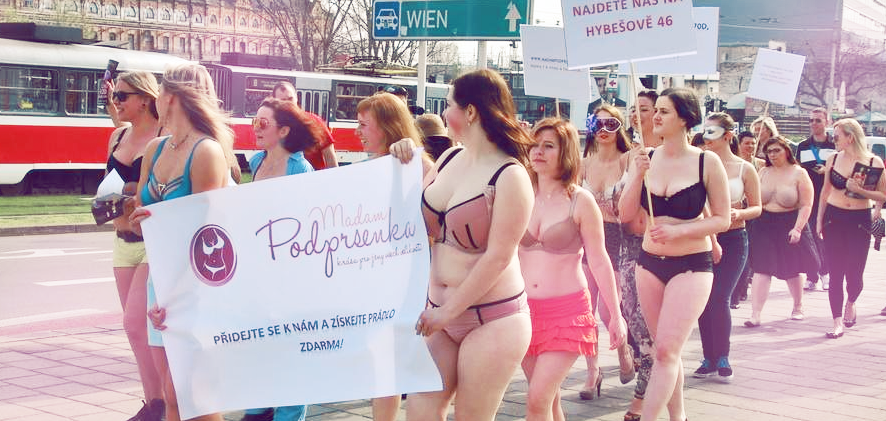 Pochod za padnoucí podprsenku Brno